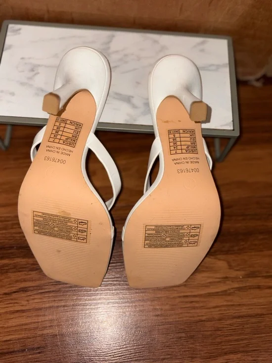 Forever 21 White Square-Toe Thong Heeled Sandals - Minimal Chic - Picture 2 of 2